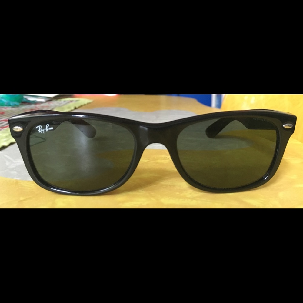 Iconic Ray Ban Wayfarer Sunglasses